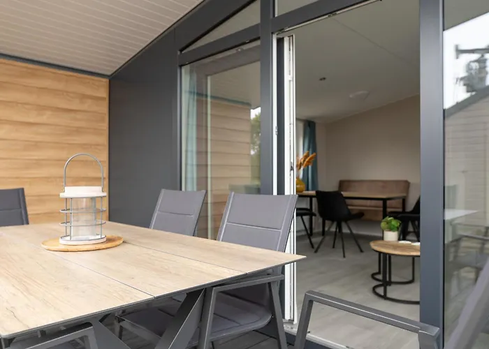 Bis Sechs Personen Ohne Hund - A61179 *